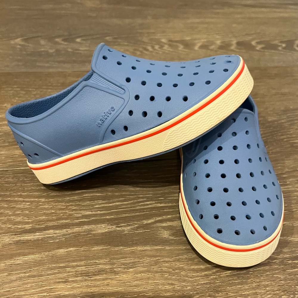 Native Miles shoes little kid size 11, worn once & in excellent condition